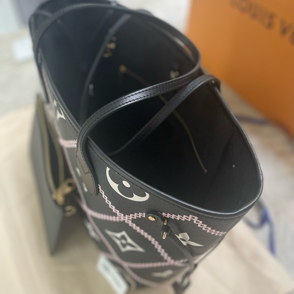 Louis Vuitton NeverFull MM - Picture 13 of 16